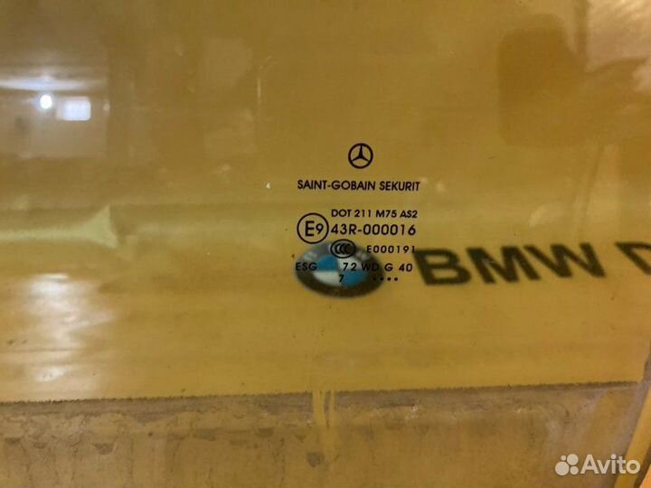 Стекло двери переднее левое Mercedes Viano W639