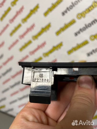 Корпус кнопок Toyota Avensis T250