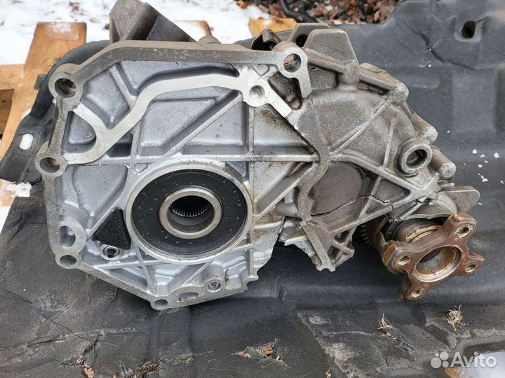 Раздаточная коробка с дефектом Genesis G80 3.0