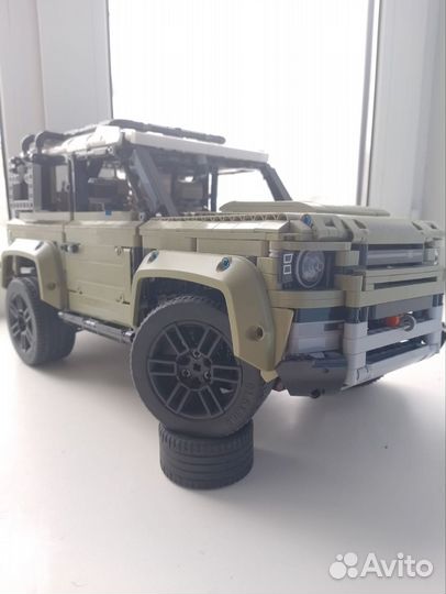 Lego Tehnic Land Rover Defender 42110