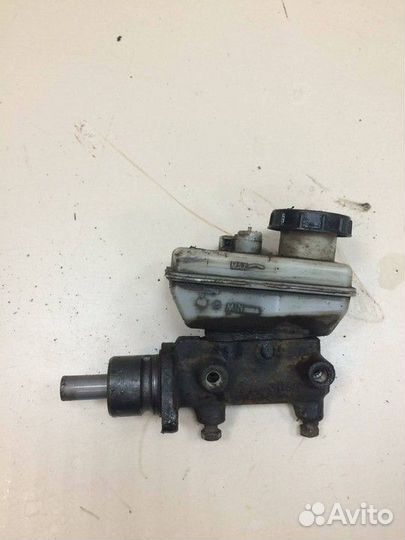 Главный тормозной цилиндр Nissan Primera