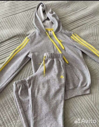 Спортивный костюм adidas