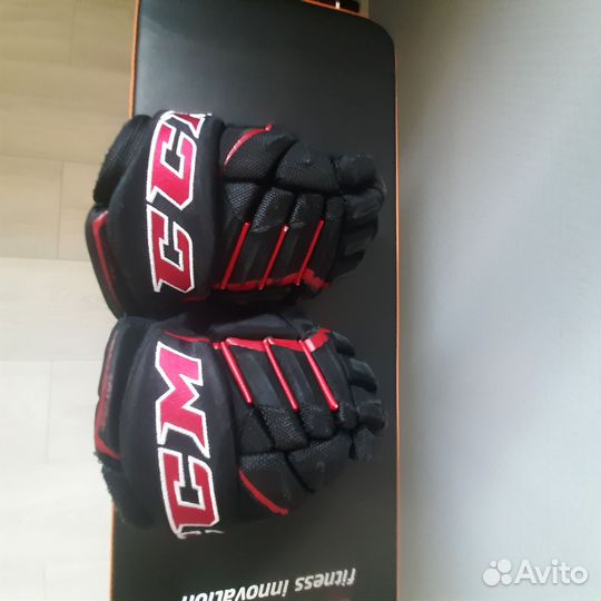 Хоккейная форма, шорты и перчатки