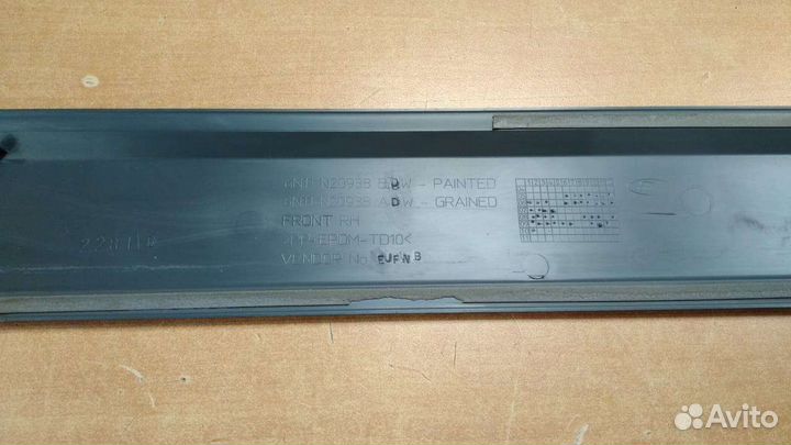 Молдинг правой передней двери Ford Fusion