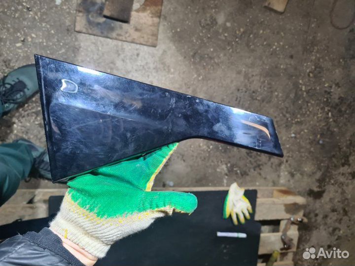 Молдинг двери задний правый Geely Coolray SX11