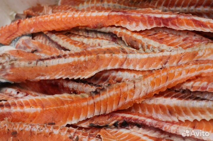 Головы, хребты, обрезь красных рыб для собак