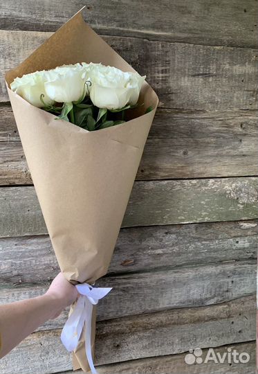 Букет из 7 роз в крафте. Доставка цветов Вологда