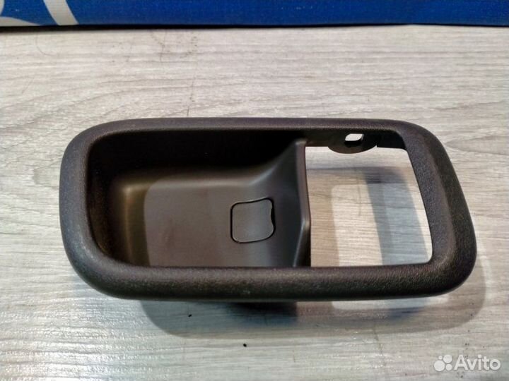 Накладка ручки двери правая Toyota Mark Ii GX105