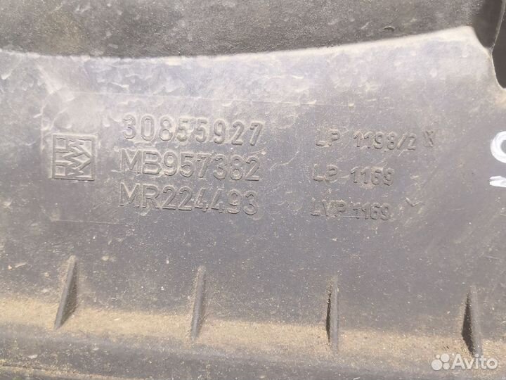 Корпус воздушного фильтра Volvo s40 1