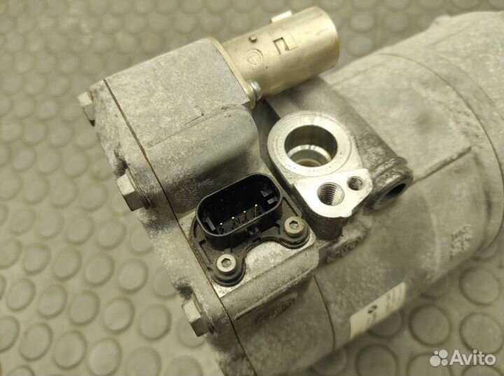 Компрессор системы кондиционирования BMW 5-Series