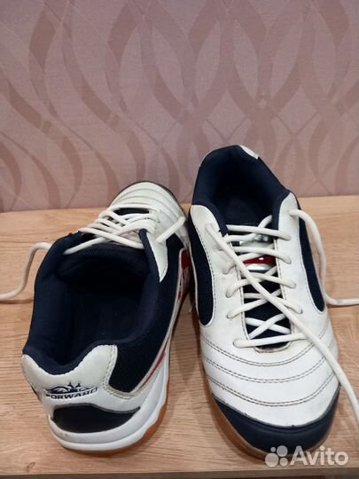 Продам кроссовки женские Форвард