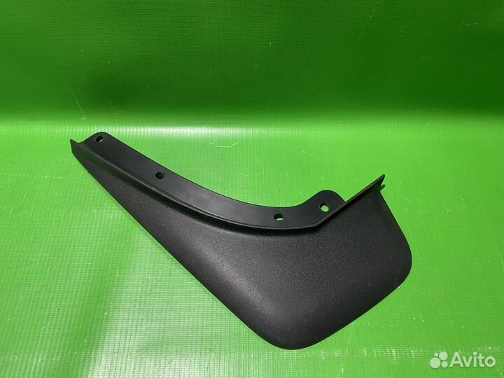 Брызговик задний левый Volvo C30