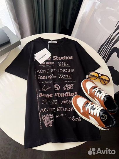 Футболка Acne