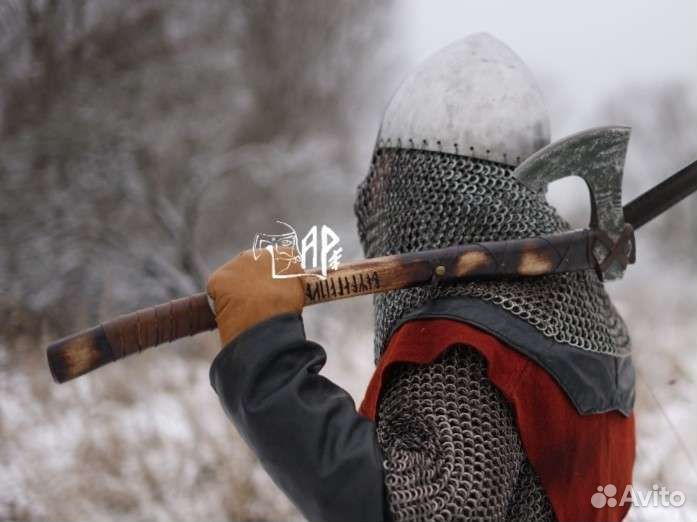 Кованый топор Рунический