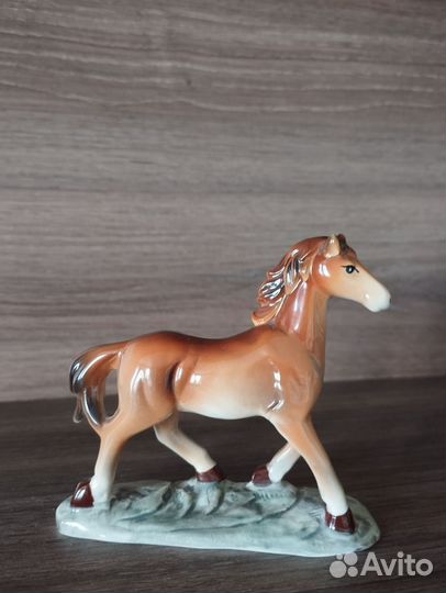 Статуэтки фарфор дерево