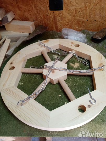 Люстра деревянная