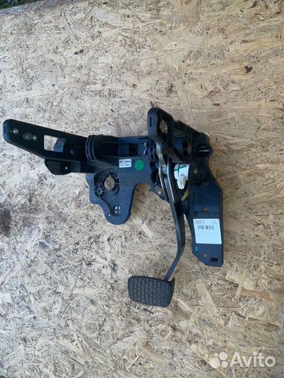 Педаль тормоза (АКПП) Chevrolet Cruze J300 A14NET