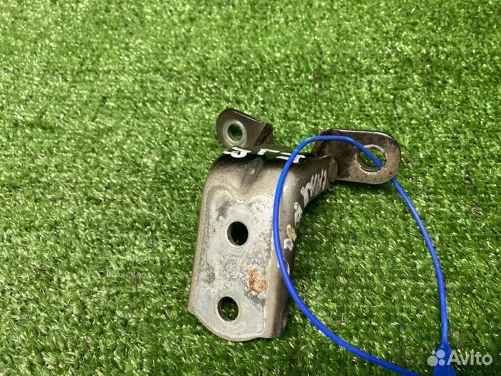 Петля двери передняя левая Hyundai Solaris