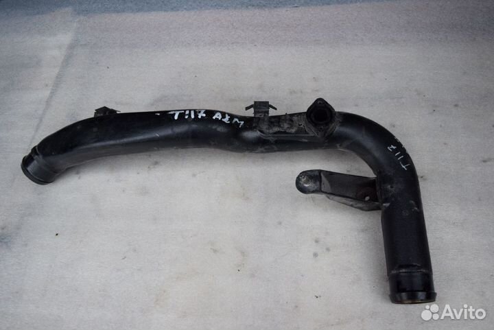 Патрубок интеркулера Volkswagen Passat B5 8D014584