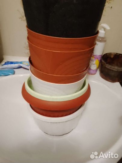 Пластиковые большие цветочные горшки