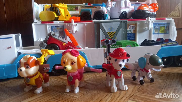 Щенячий патруль. Большой автобус, щенки с машинк