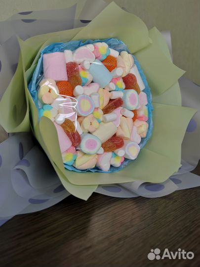 Сладкий букетик из маршмеллоу и мармелада