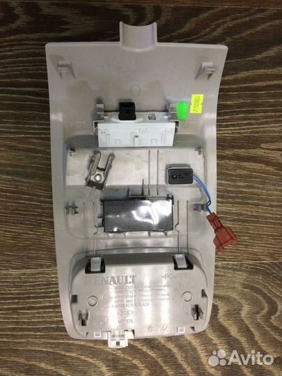 Плафон салона Renault Arkana