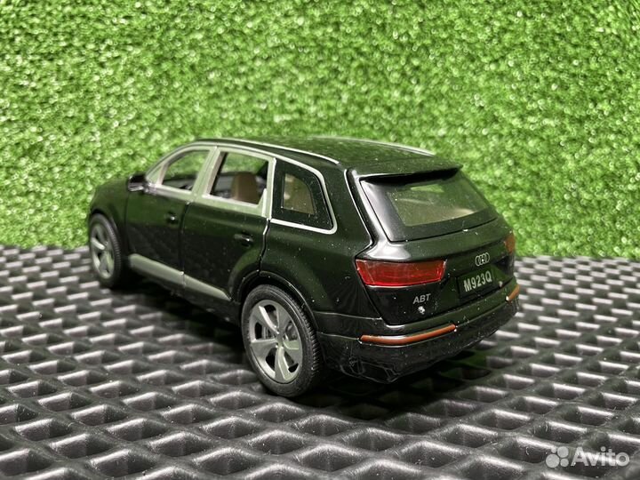 Металлическая модель Ауди Q7