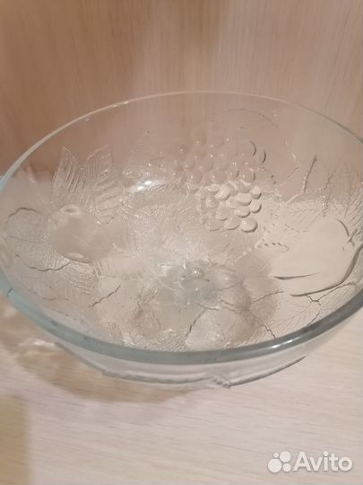 Ваза для фруктов на ножке стекло