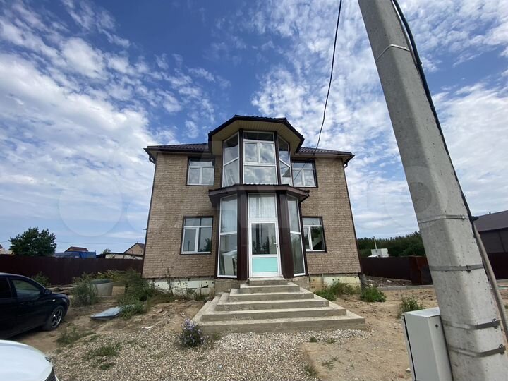 Коттедж 208 м² на участке 14 сот.