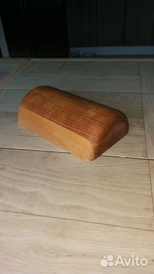 Подушка Ниши из Дерева