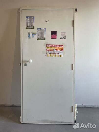 Дверь входная деревянная с коробкой