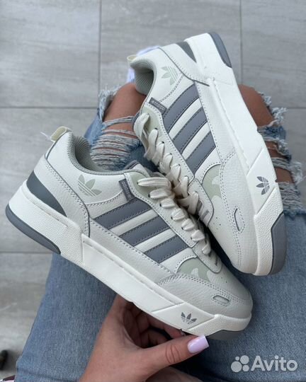 Кроссовки Adidas женские