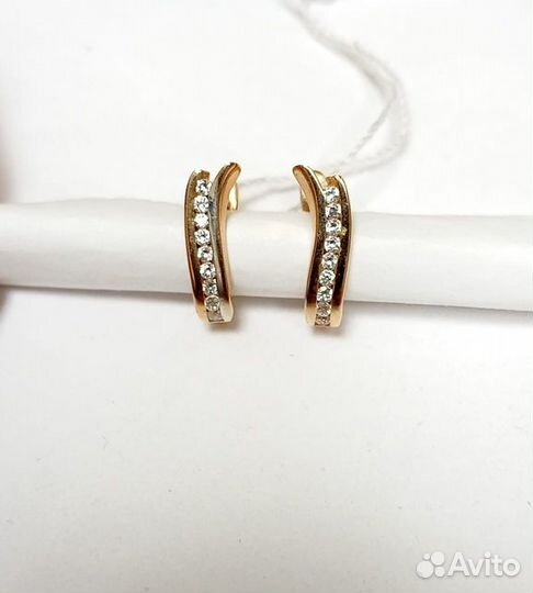 Серьги с синтетическим камнем Золото