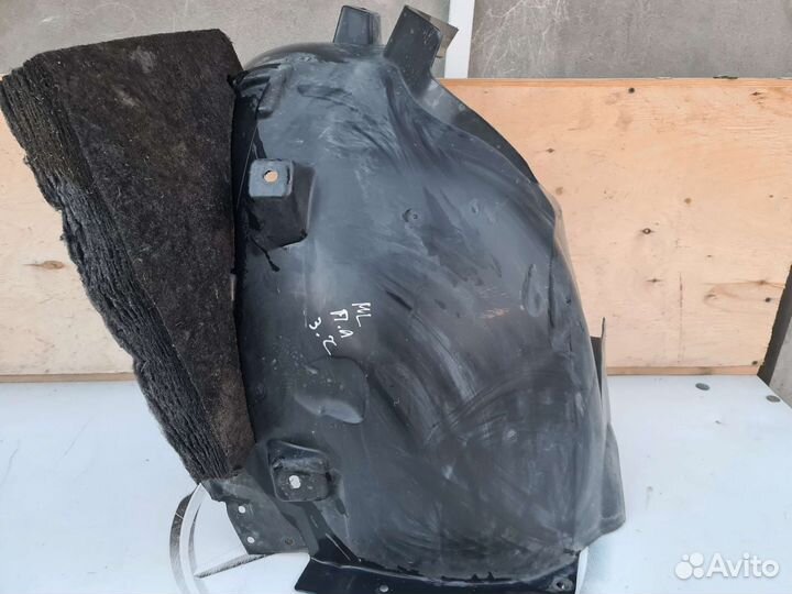 Передний левый подкрыльник Mercedes W166