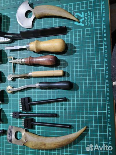 Инструмент для работы с кожей, одним лотом