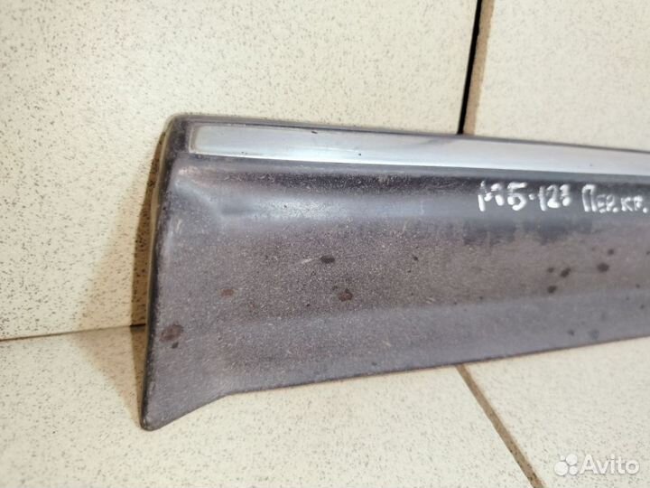 Молдинг крыла передний правый Mercedes Benz w123