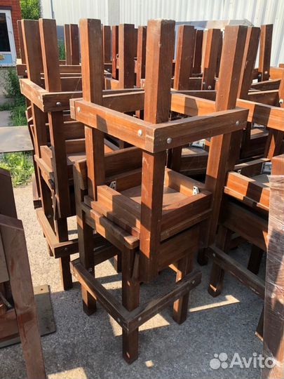 Барный стол и стулья