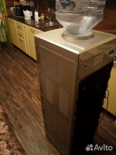 Кулер для воды с холодильником бу