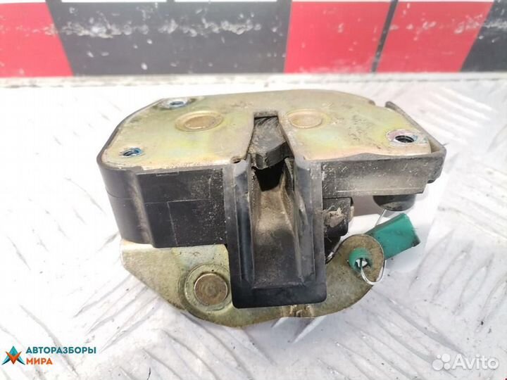 Замок двери сдвижной Chrysler Voyager 3 1996