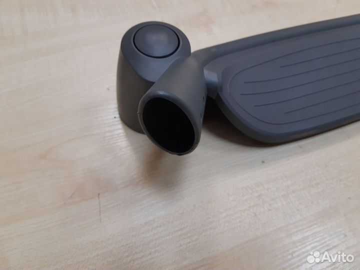 Подставка под ноги спереди - элемент рамы коляски