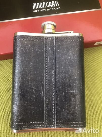 Подарочный набор- фляжка с рюмками