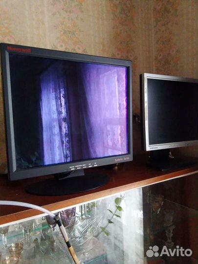 Монитор Honeywell и Samsung