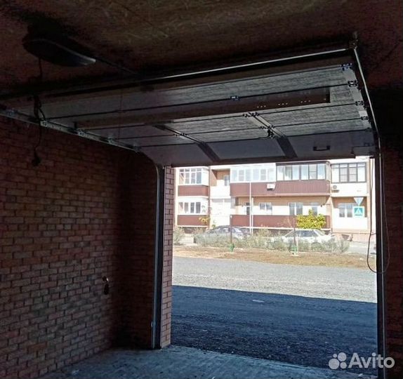 Секционные ворота