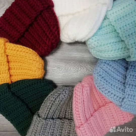 Зимняя вязаная шапка ручная работа