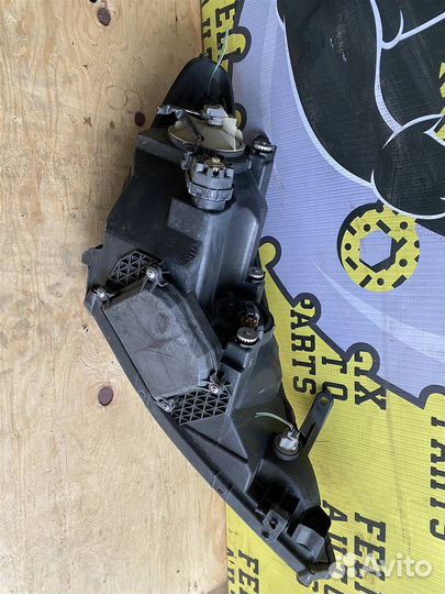 Фара левая Toyota Estima (MCR30) 2000-2005