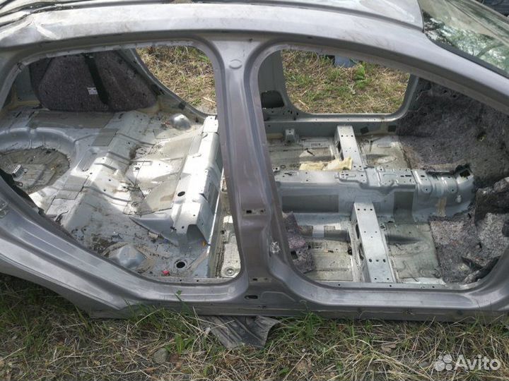 Порог с центральной стойкой правый Ford Focus III