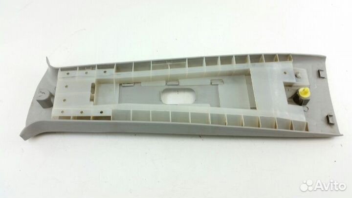 Обшивка стойки правая Mitsubishi Pajero V78W 4M41