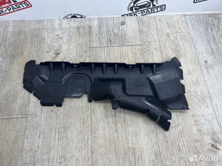 Дефлектор радиатора левый Peugeot 308 T7 2009