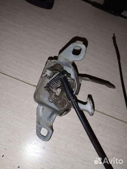 Тросик открывания капота Renault Duster